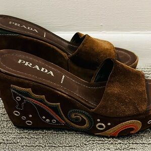 ❤️PRADA LIMITED EDITION SANDAL! Vintage and unique.